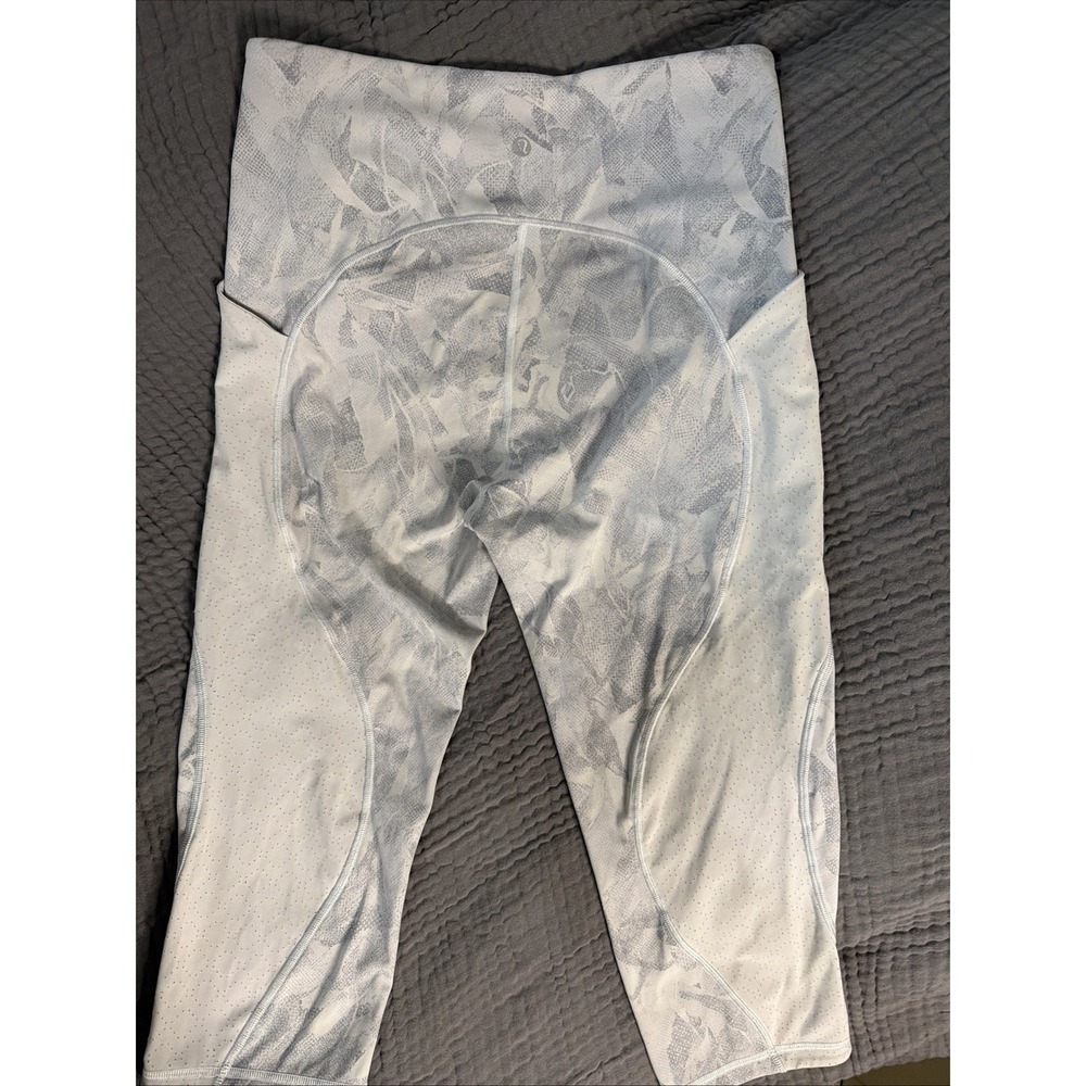 Lululemon Train Times Women's sz 10‎ Cropped Leggings Jasmine White